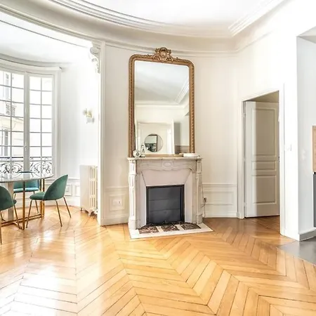 Sublime Haussmannien Lägenhet Paris